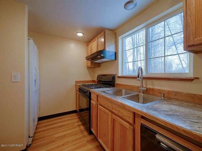 Building Photo - Single Family Home with 1 Bedroom 1 Bathroom