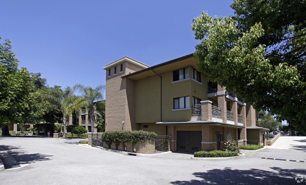 Building Photo - Fern Lodge