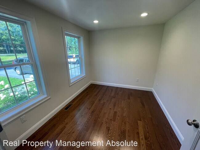 Building Photo - 3 br, 3 bath House - 83 Russell Hill Rd