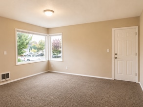 Building Photo - 312 W Pine St