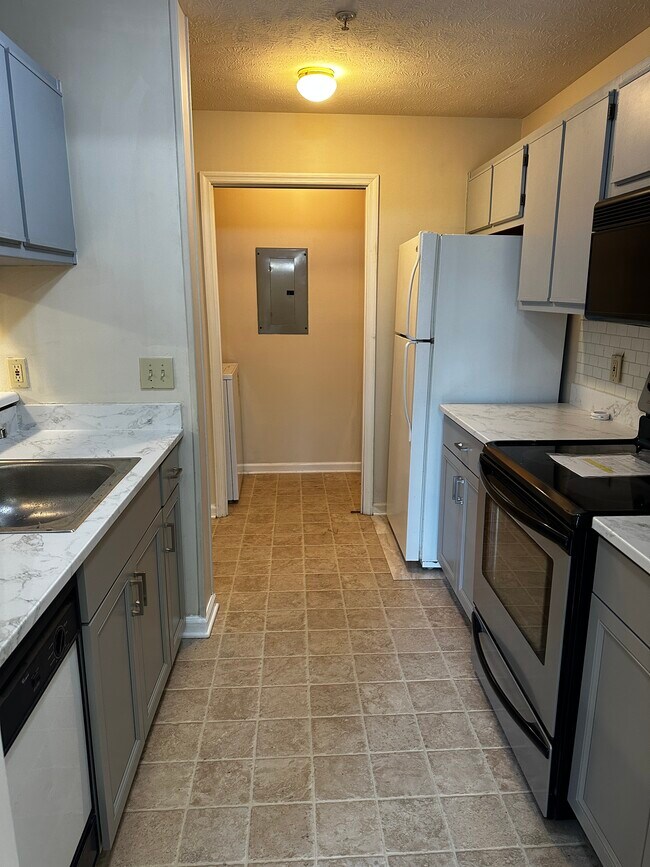 Foto del edificio - 241 Waterdown Dr