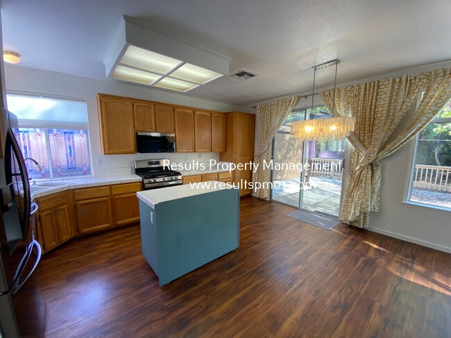 Building Photo - Citrus Heights 3 Bed 2.5 Bath
