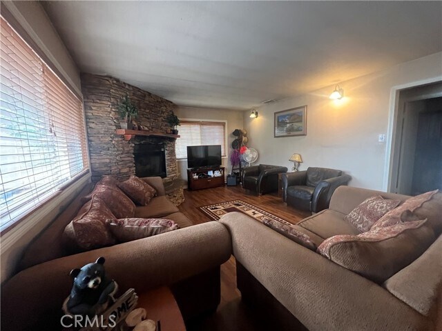 Building Photo - 23737 Lakeview Dr