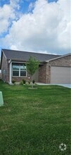 Building Photo - 6813 NW Trevy St