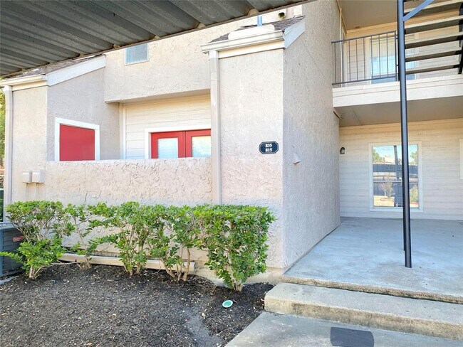 Foto del edificio - 10855 Meadowglen Ln
