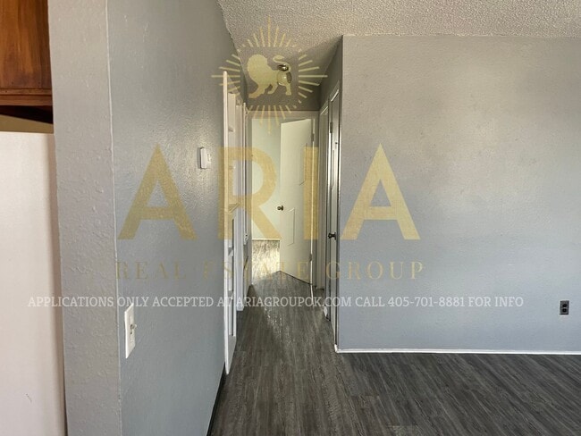 Building Photo - 2 Bed/1 Bath Unit in Noble - Available for...
