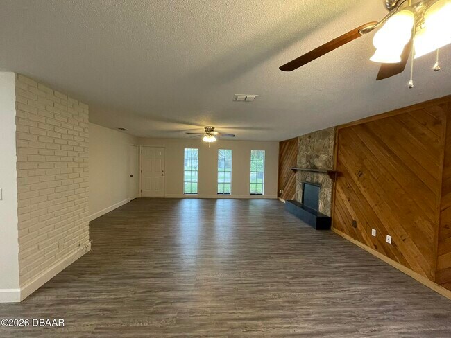 Foto del edificio - 90 Hickory Hills Cir