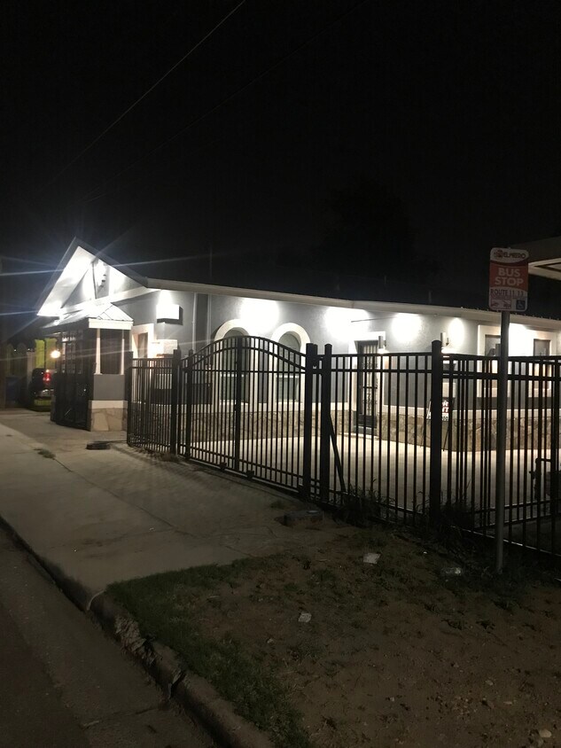 1103 E Gustavus St, Laredo, TX 78040 House for Rent in Laredo, TX