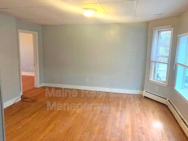 Building Photo - 207 S Main St