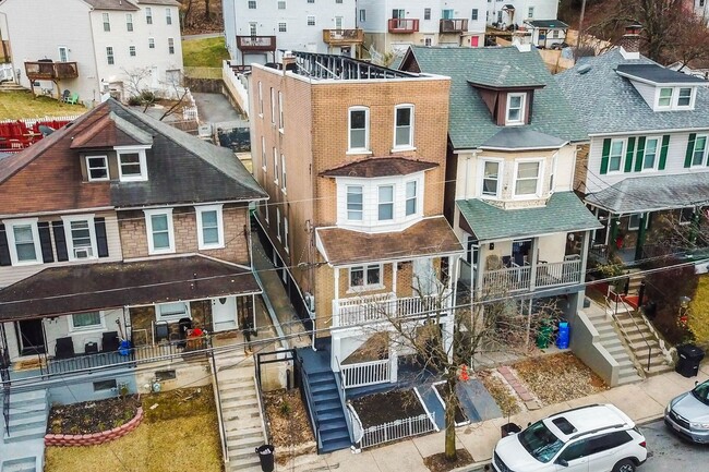 Foto del edificio - 1348 E 6th St