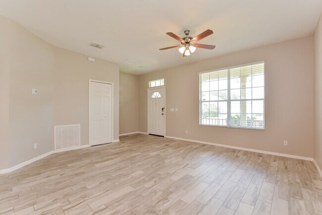 Building Photo - 10512 Petaloma Dr