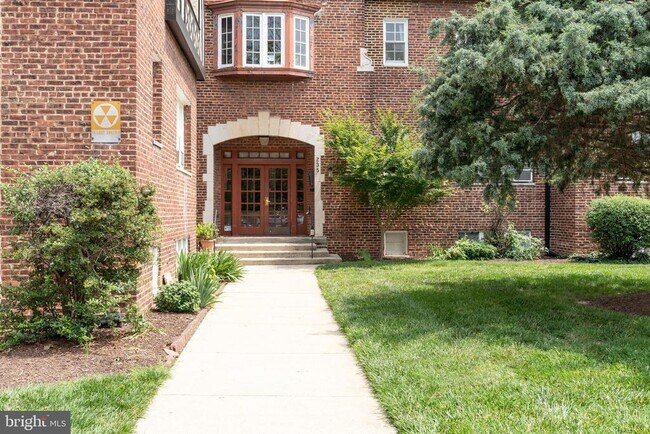 Foto del edificio - 235 Emerson St NW