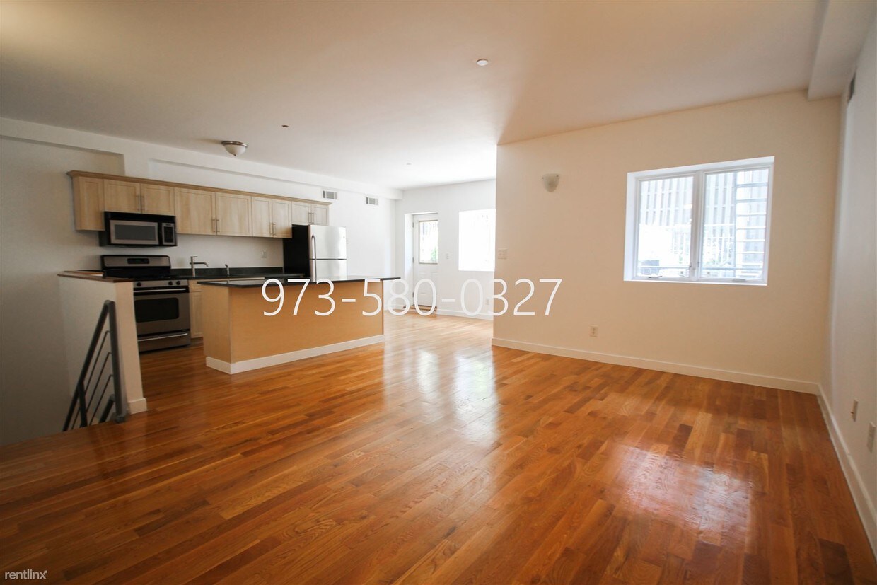 Primary Photo - 800 Dekalb Ave