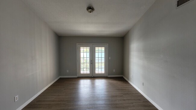 Building Photo - Lakefront Condo in Altamonte Springs