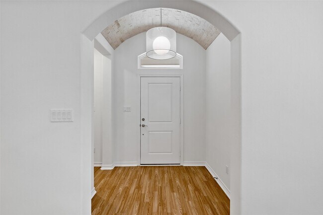 Building Photo - 3533 Leesburg Path