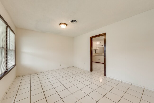 Building Photo - 6506 Westview Dr