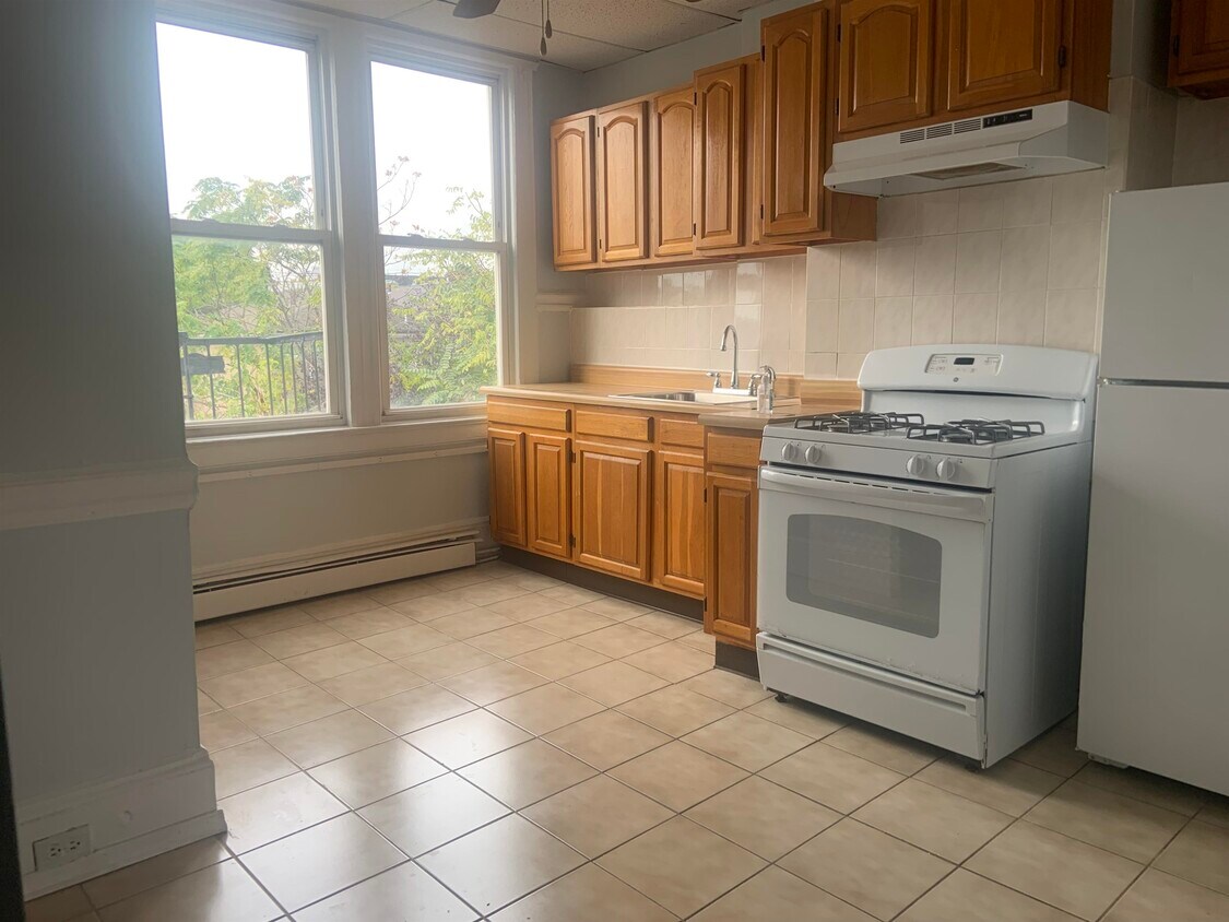 215 69th St, Guttenberg, NJ 07093 Condo for Rent in Guttenberg, NJ