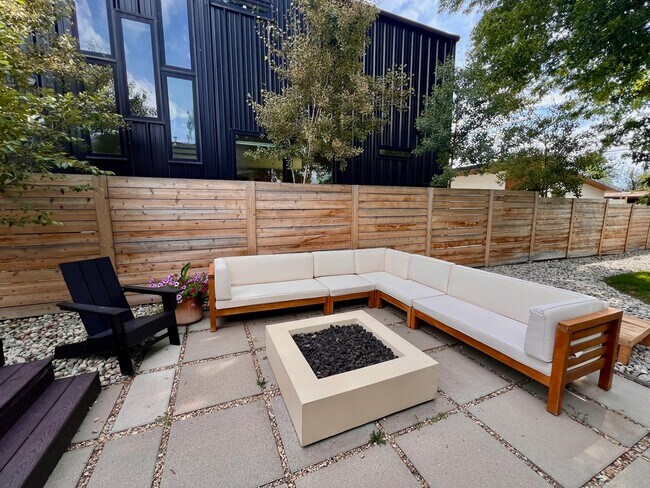 Building Photo - 4475 Zenobia St