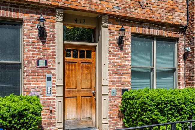 Entrada - 412 Monroe St