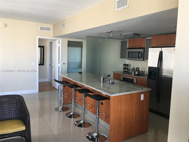 Foto del edificio - 185 SW 7th St