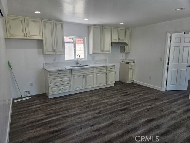 Building Photo - 1307 S Woods Ave