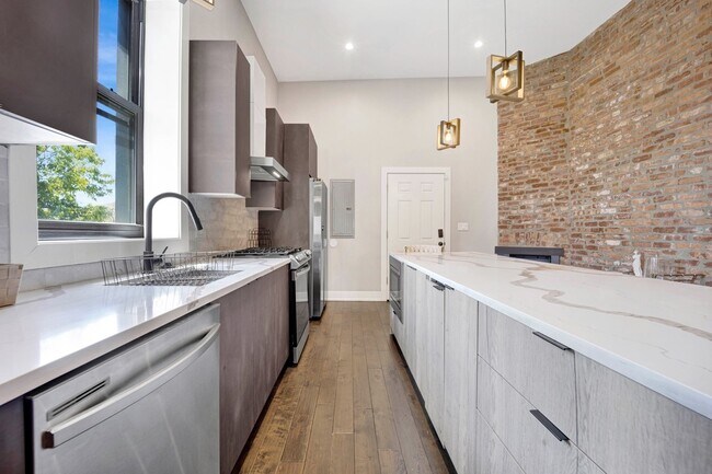 Foto del edificio - 3330 S Indiana Ave