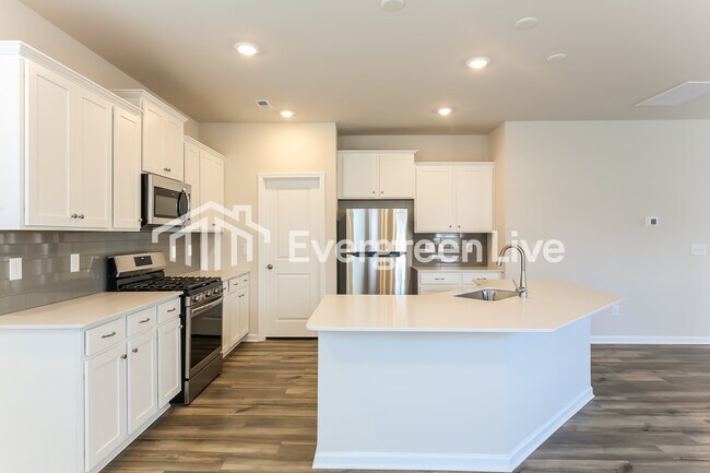 Building Photo - 302 Willow Wynter Ln