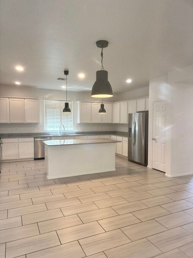 Foto del edificio - Exquisite 4 bd/2.5 bath home in Albany Village