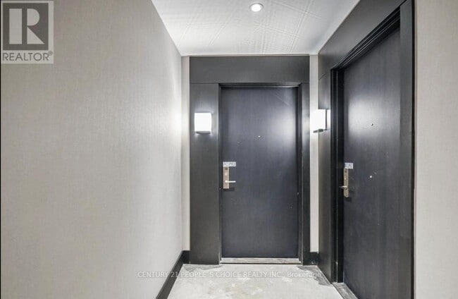 Building Photo - 55 Duke St W