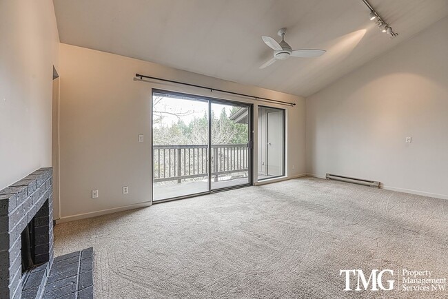 Building Photo - 1 BD Westside Portland Condo near Washington Park