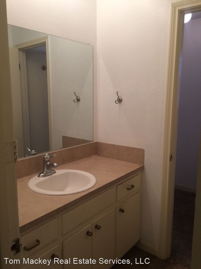 Building Photo - 3 br, 2 bath House - 5148 Floynell Dr.
