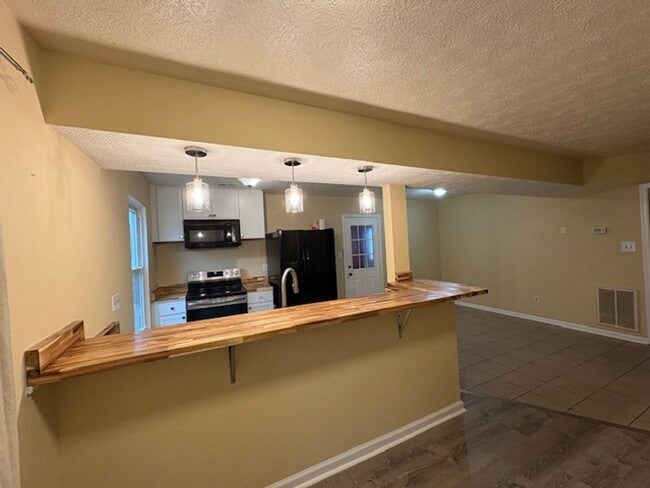 Building Photo - 619 Randolph Rd