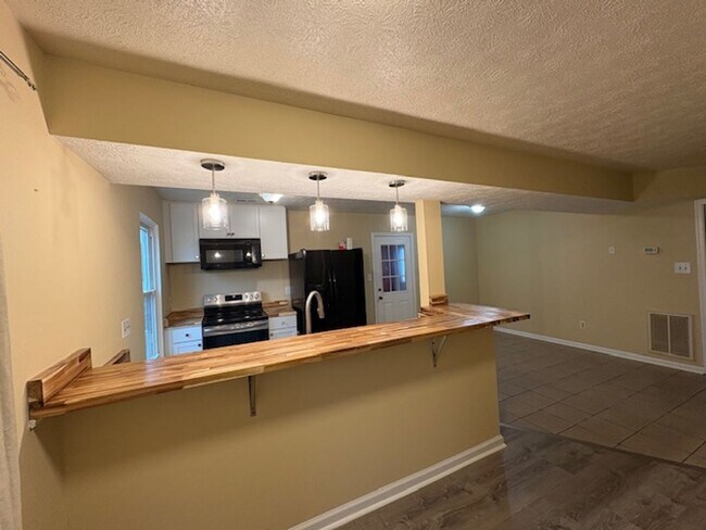 Foto del edificio - 619 Randolph Rd