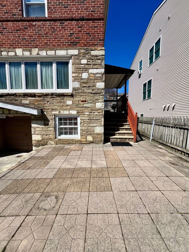Building Photo - 2988 Welsh Rd