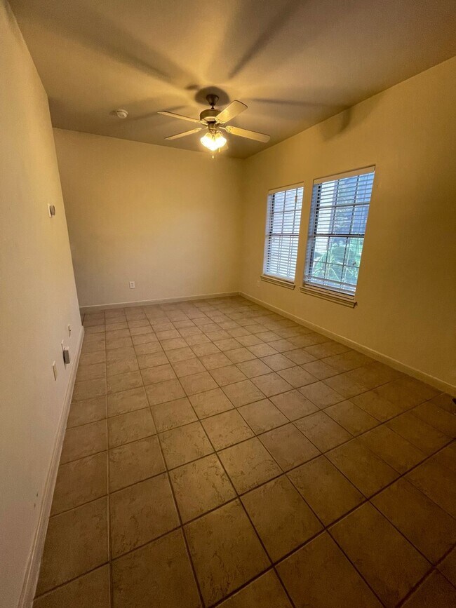 2445 Monarch Dr, Laredo, TX 78045