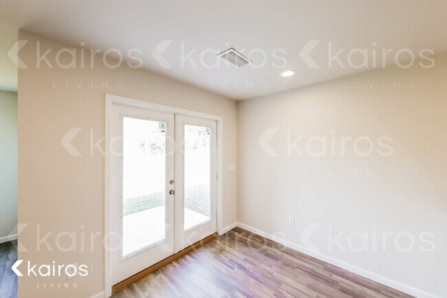 Foto del edificio - 83 Cora Rd