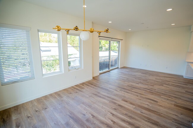 Building Photo - Stunning Luxury Townhome in Encinitas