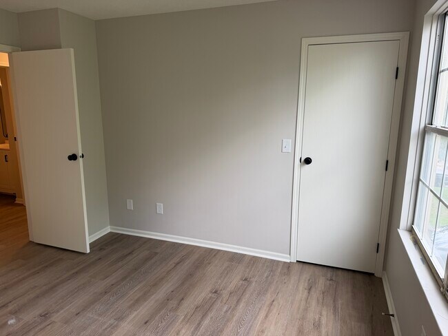 Building Photo - 5122 Singleton Dr
