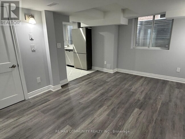 Building Photo - 224 Fleetwood Dr