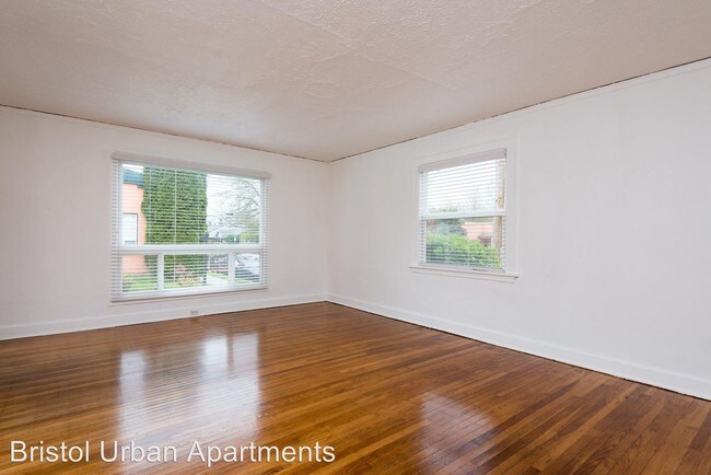 Building Photo - 922 NE 23rd Ave