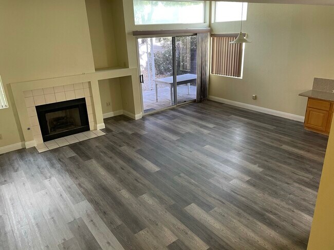 Building Photo - 2039 Angel Falls Dr