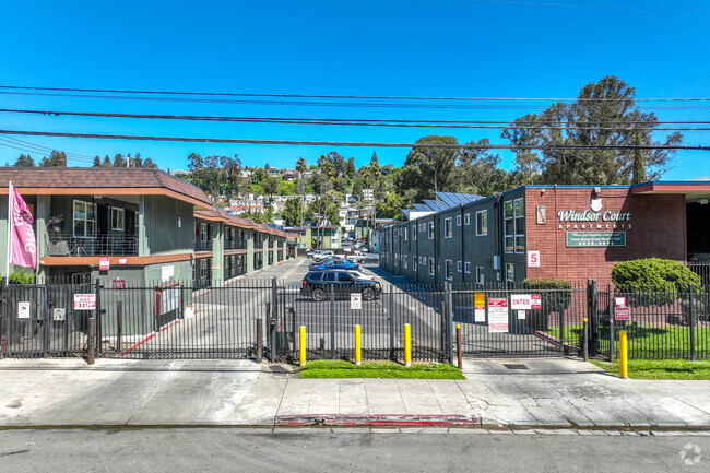 Foto del edificio - Windsor Court Apartments