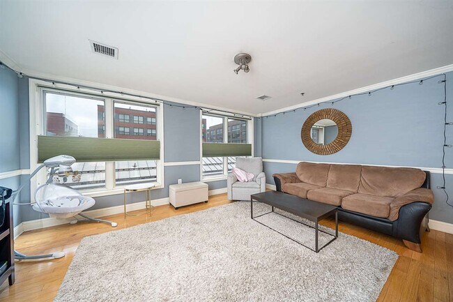 Foto del edificio - 1330 Clinton St