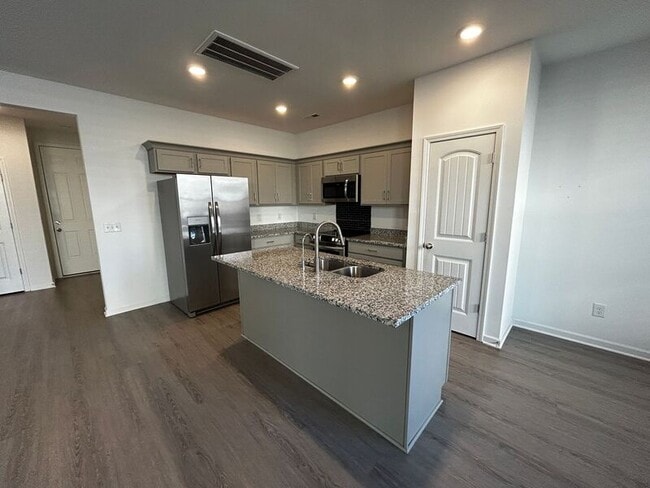 Building Photo - 2656 Lakevilla Dr