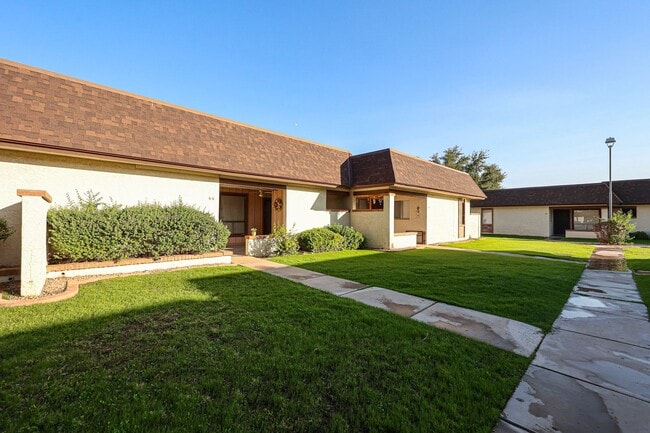 Foto del edificio - Great Location and Nicely Updated 2 Bed 2 Bath!