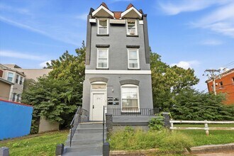 Building Photo - 1216 N 41st St