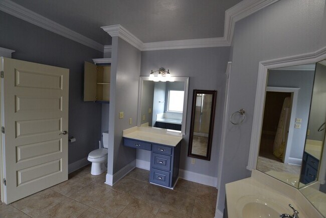 Building Photo - 6680 Summerlin Dr