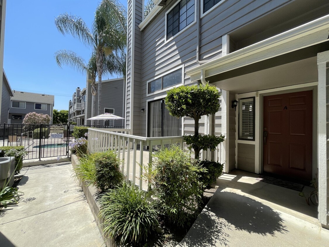 Building Photo - 1210 Mayflower Ave