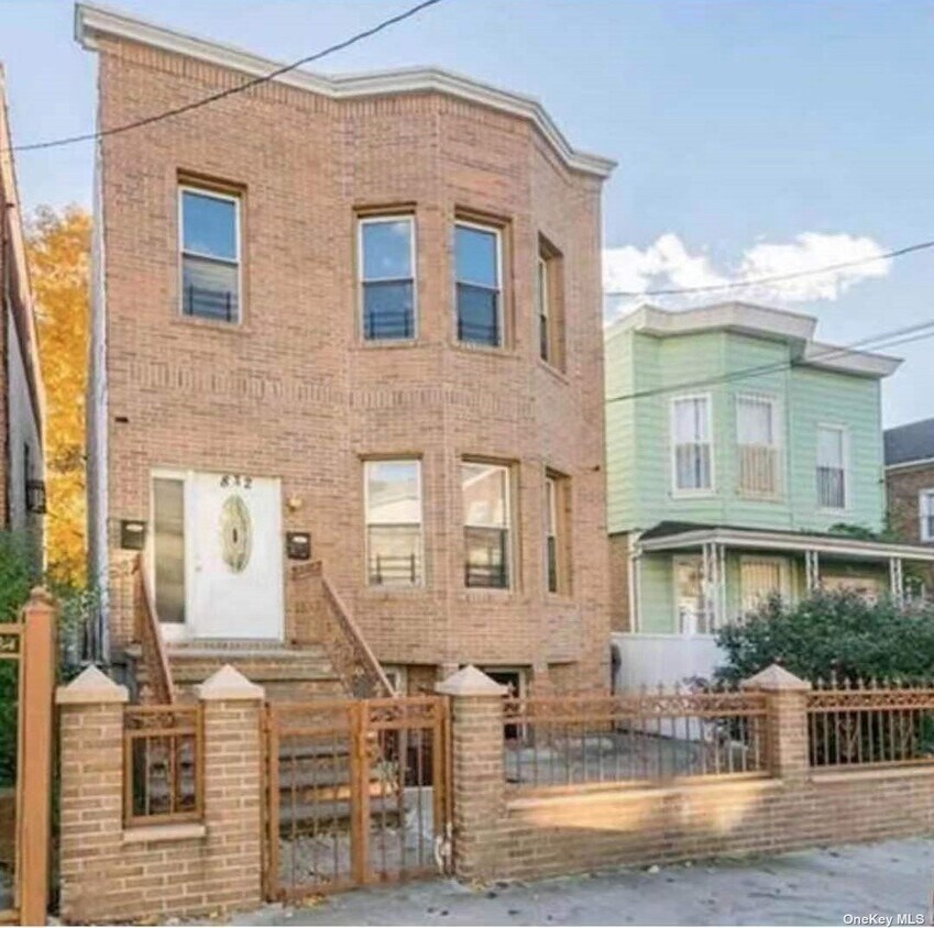 Primary Photo - 832 E 224th St