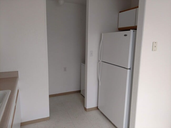 Building Photo - ALL PROSPECTIVE TENANTS MUST SUBMIT A $58 NON-REFUNDABLE APPLICATION FEE PER APPLICANT ONLINE AND...